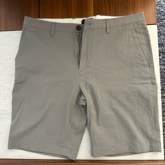 Theory Men’s Shorts - Picture 1 of 6